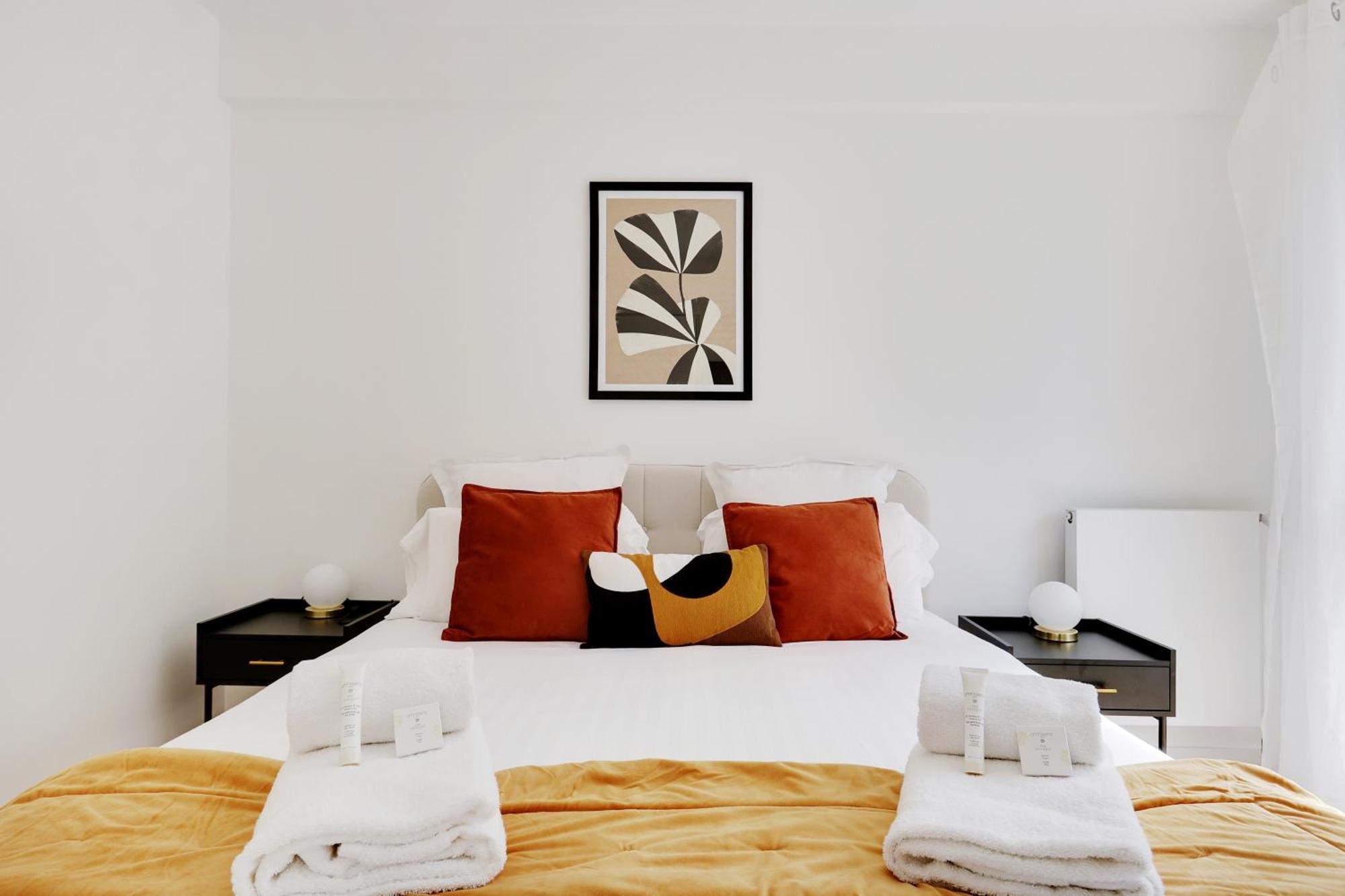 Pick A Flat's In Montmartre - Rue Ordener *