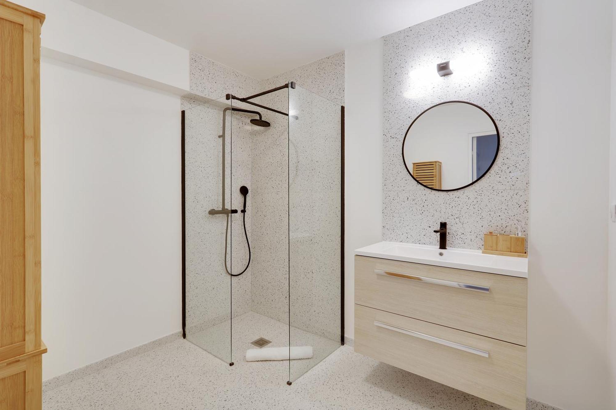 Pick A Flat's In Montmartre - Rue Ordener