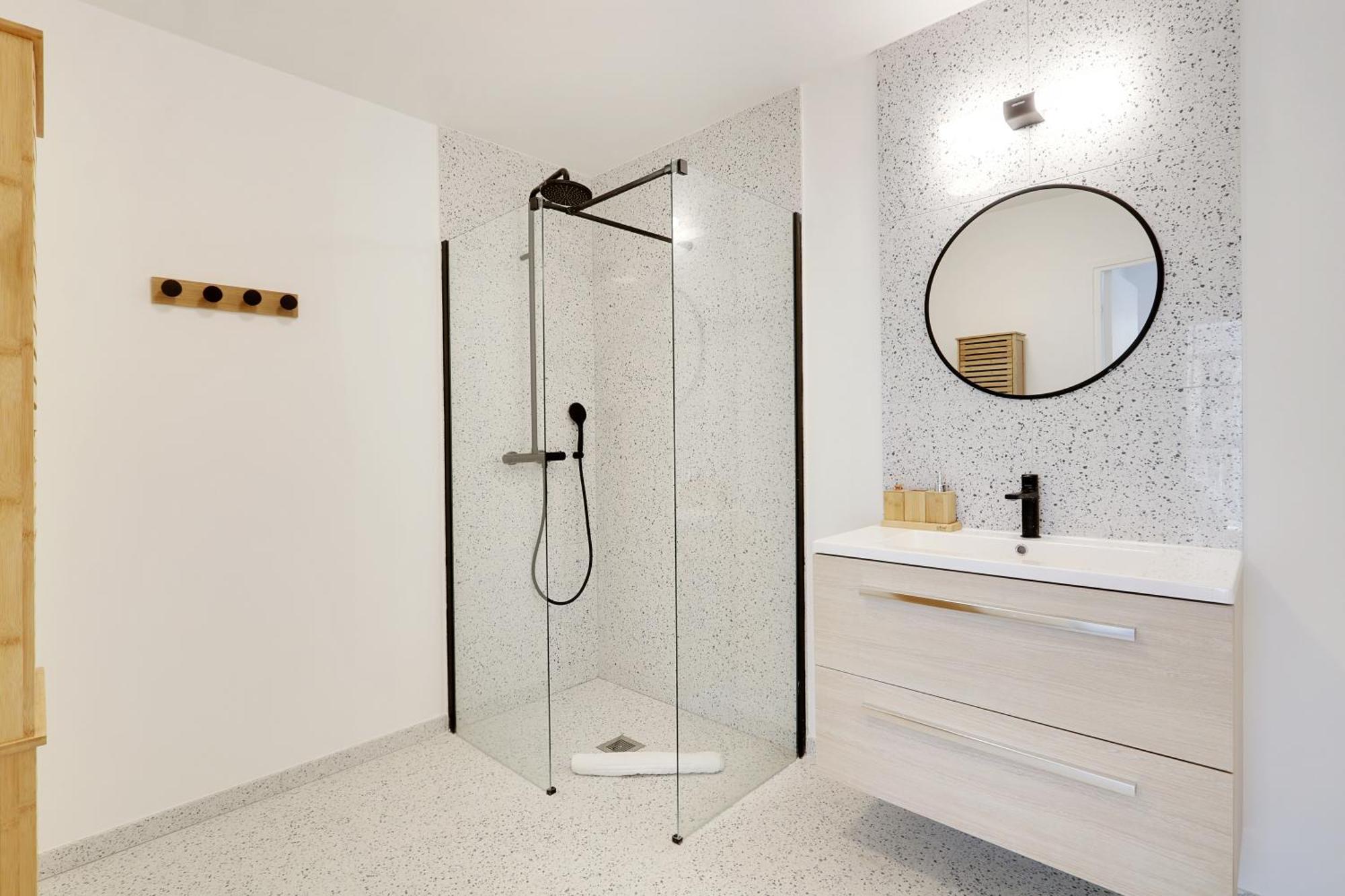 Pick A Flat's In Montmartre - Rue Ordener Parijs