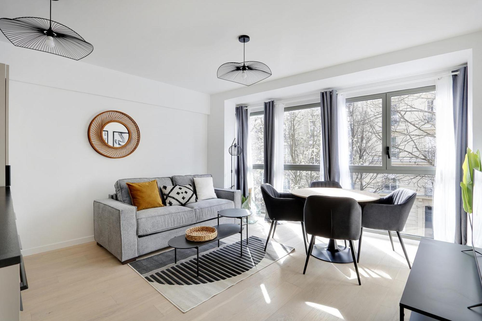 Pick A Flat's In Montmartre - Rue Ordener