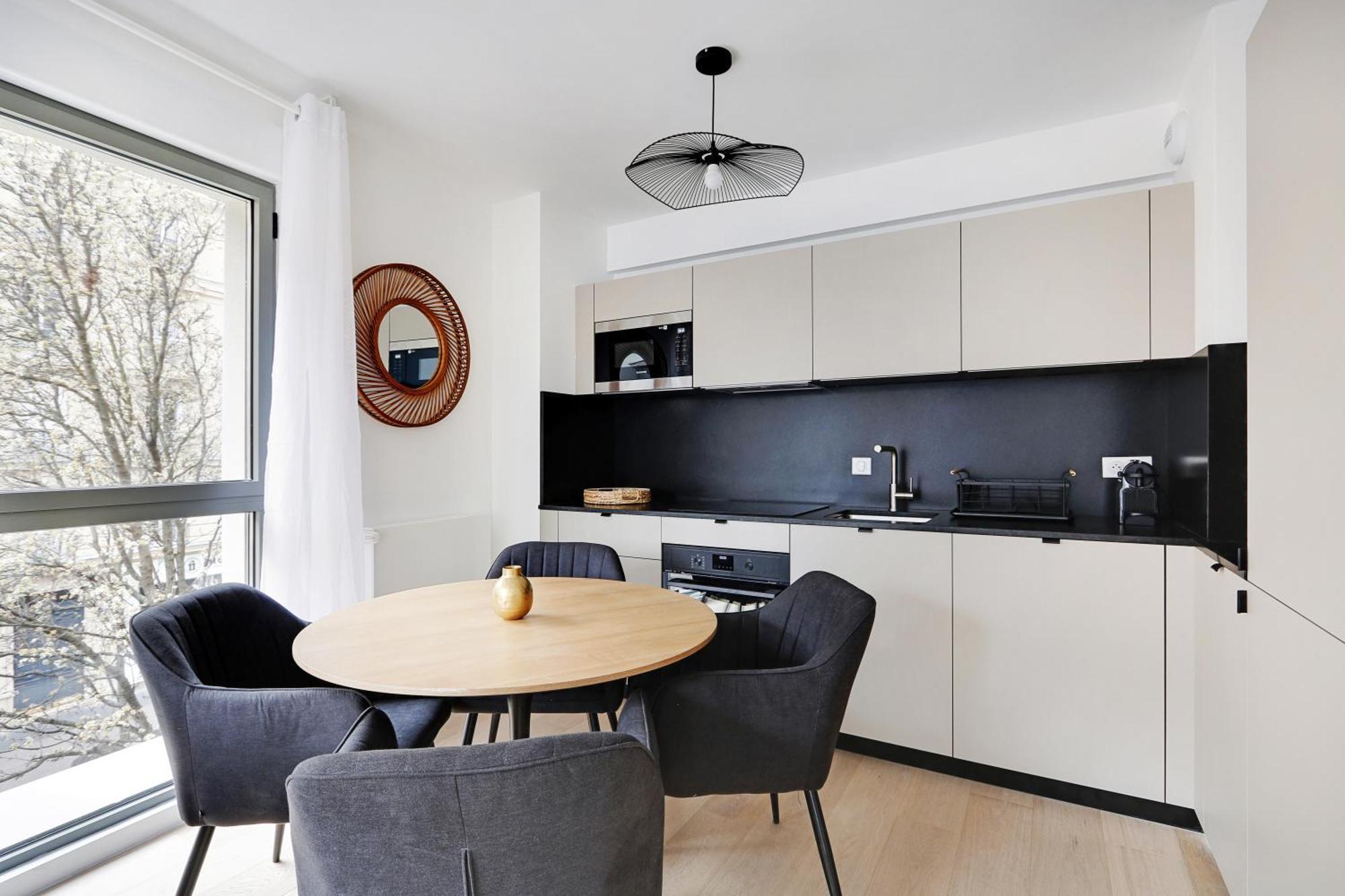 Pick A Flat's In Montmartre - Rue Ordener
