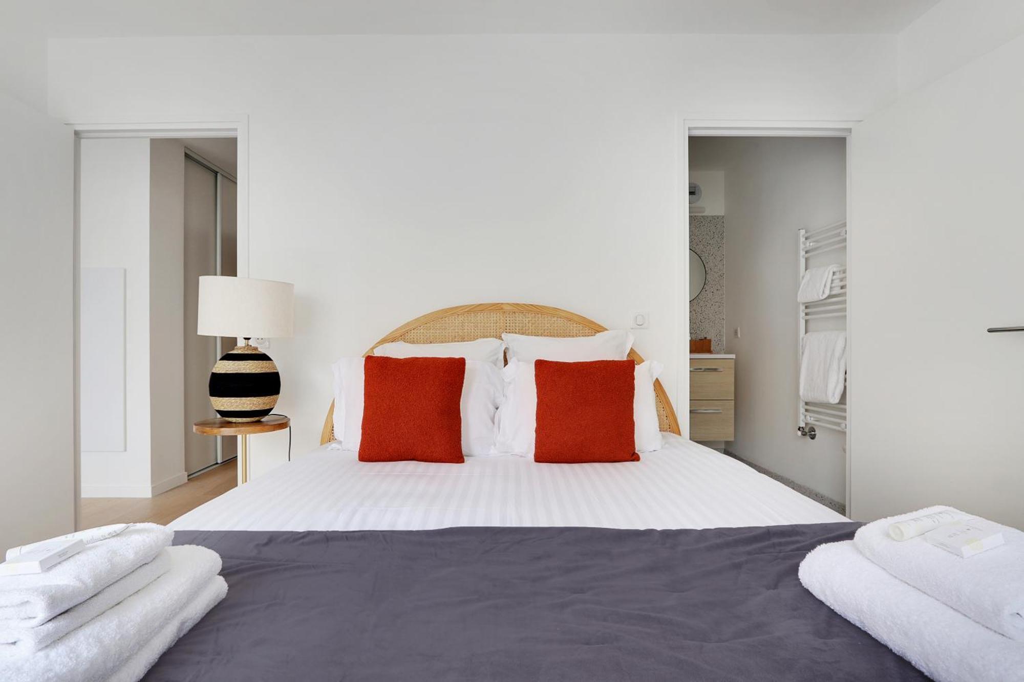 Pick A Flat's In Montmartre - Rue Ordener * Parijs